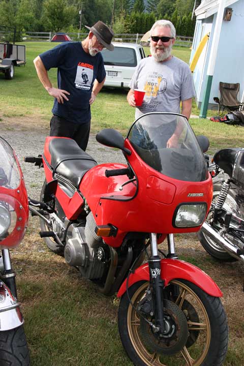 Wes Clyne admiring Terry's RGS 1000.