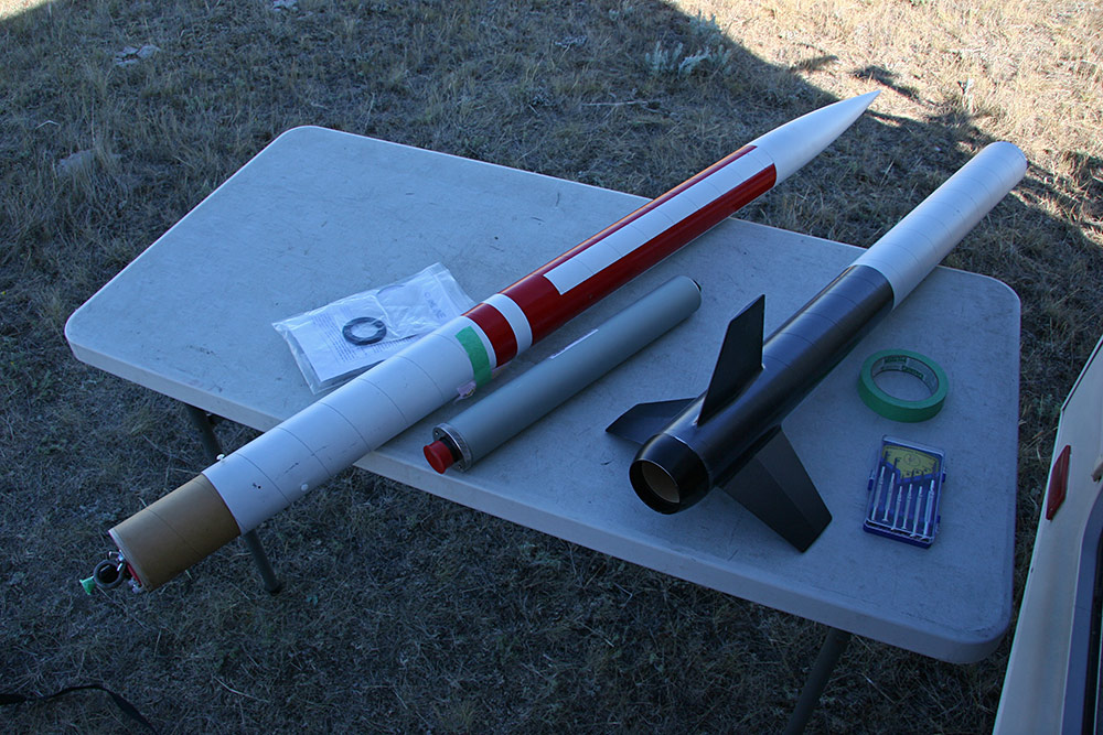 all the necessary components prepared. A Telemetrum GPS data tracker is in <br />the nosecone and a Raven dual-deployment altimeter is housed in the<br />central coupler. The K-400 motor is secured using a Slimline <br />retainer and held in place with a retaining ring...