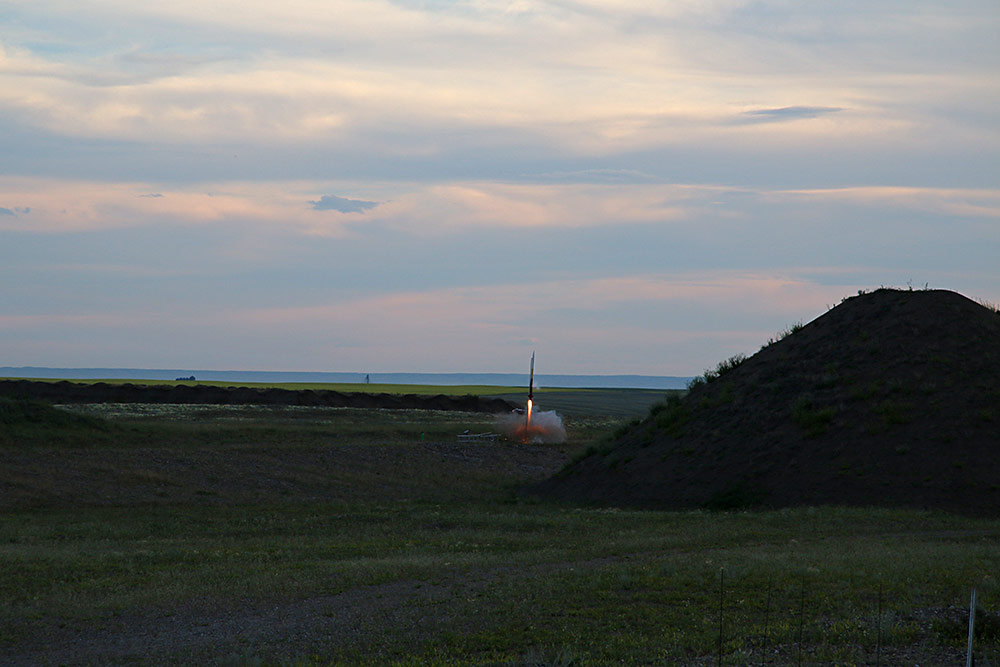 this was a three motor cluster, with a hybrid center <br />core and two outer composite motors...