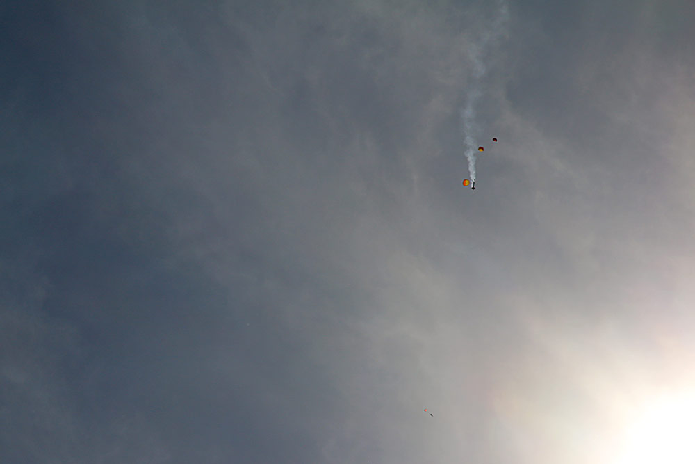 main chutes deployed...