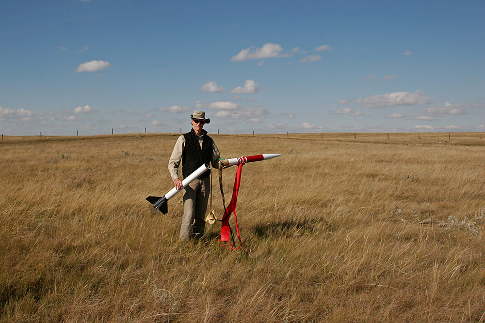 Ian with airframe, the intact nosecone reveals <br />the main chute didn't deploy...