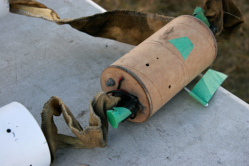 but for some reason the main charge didn't, <br />which resulted in a hard landing...