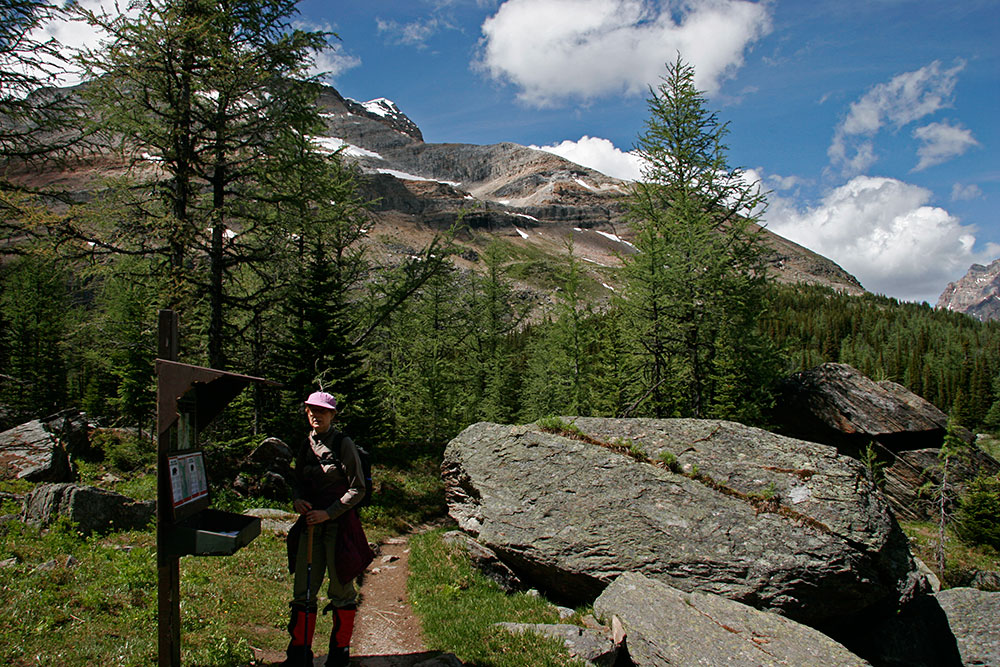 signing out from our hike, only four groups <br />a day are allowed on the Odaray plateau...