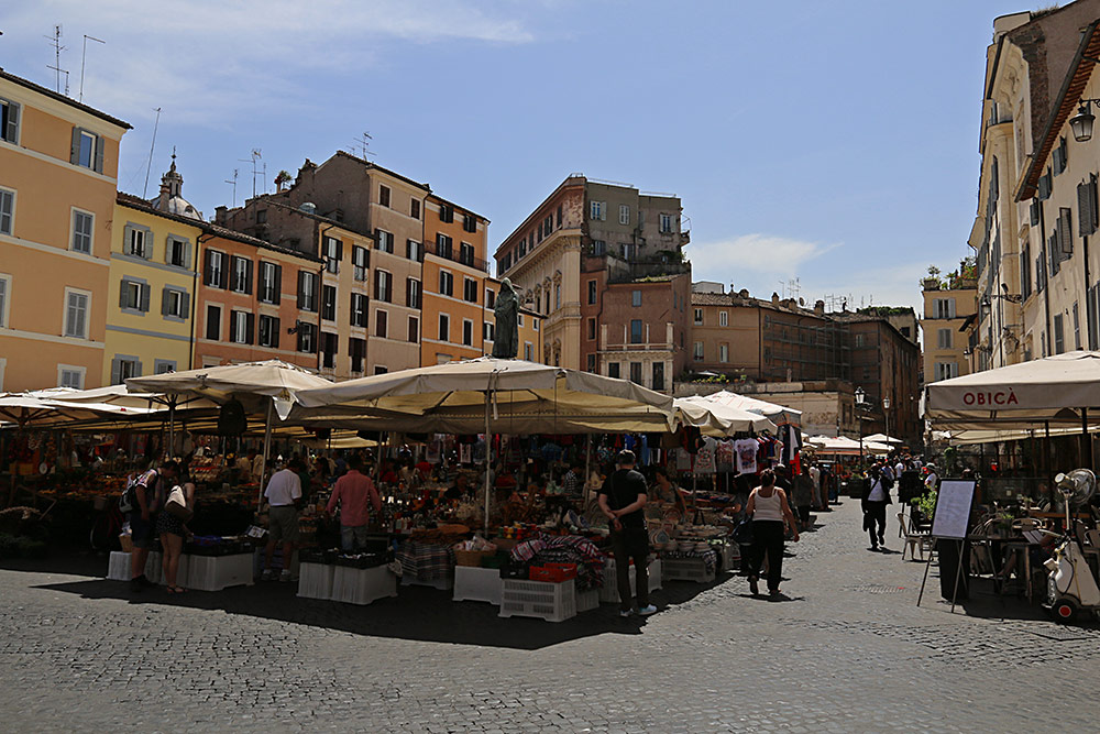 Our neighbourhood square, the next morning...